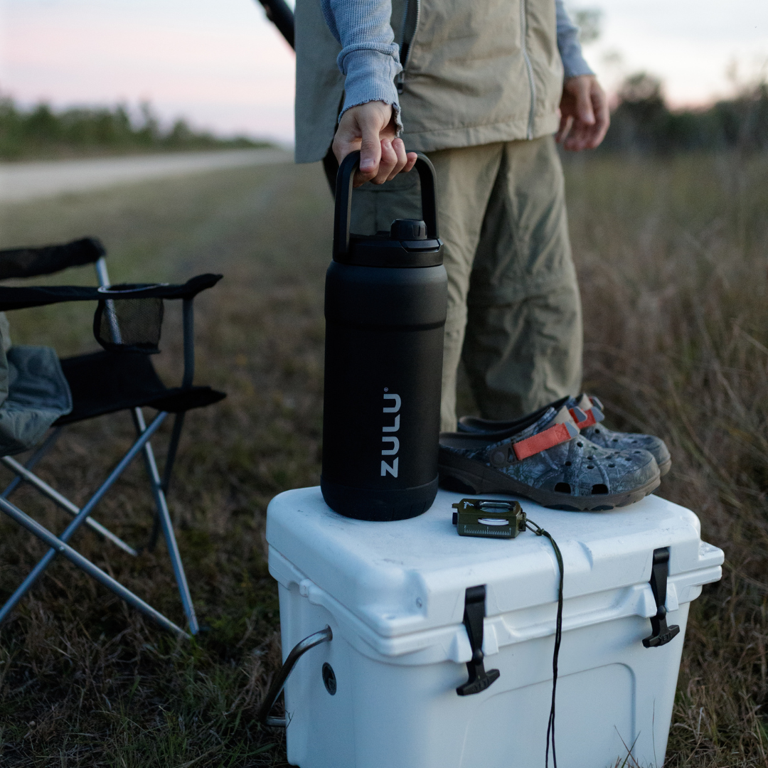goals-mammoth-101oz-stainless-steel-bottle-b8 GoalsMammothBlackLifestyle.png